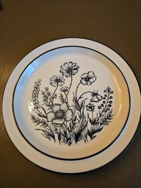 Vintage Design Four 701 Summer Glen Floral Plate